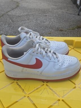 Nike Men's White & Red Low-Top Sneakers Size 11